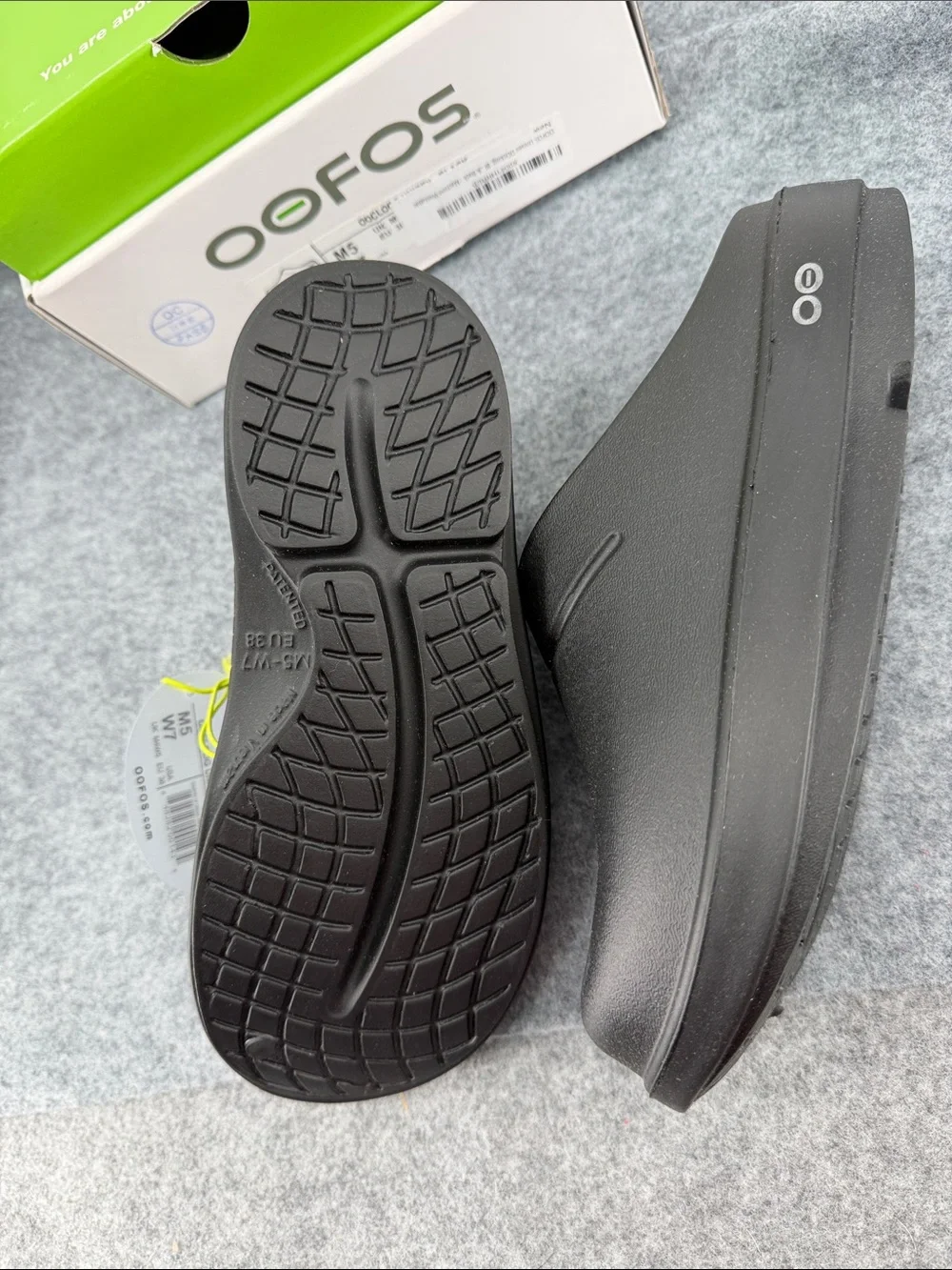 OOFOS black unisex slip on clog light weight flexible shoes New in box